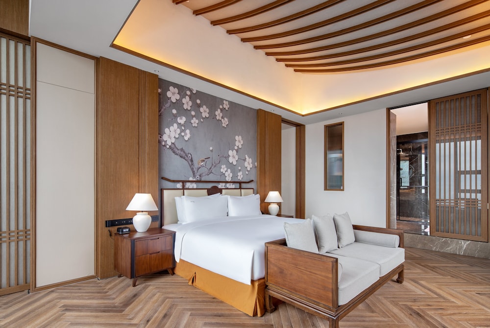 Holiday Inn Resort Mengding Mountain 24/71