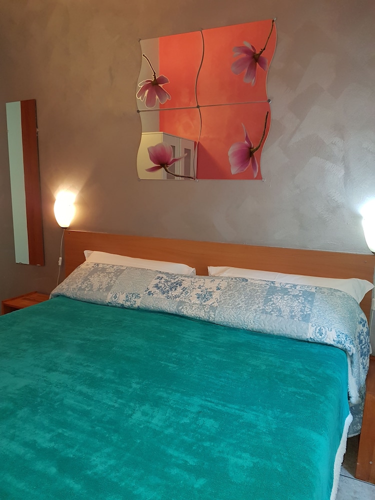 Roman Holidays Hostel 45/50