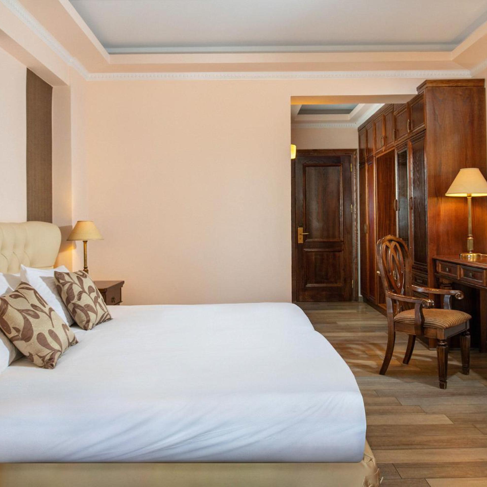 Junior Suite, Pool and Sea View