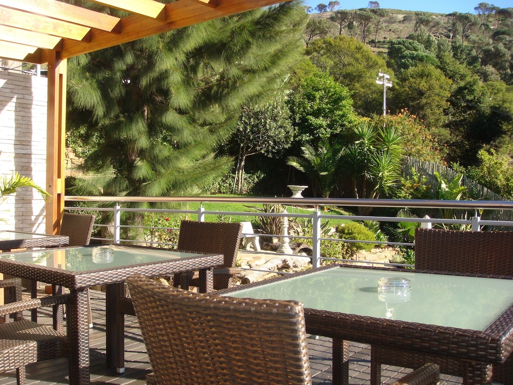 Signal Hill Lodge 52/65