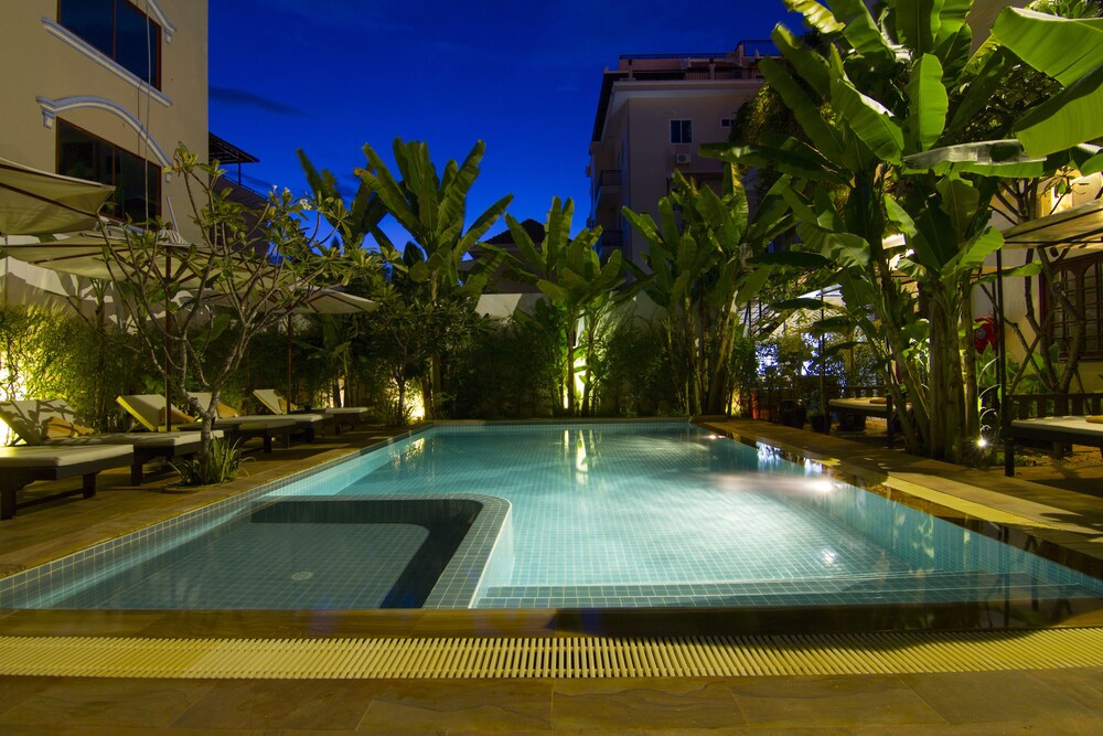 Apsara Centrepole Hotel 69/74