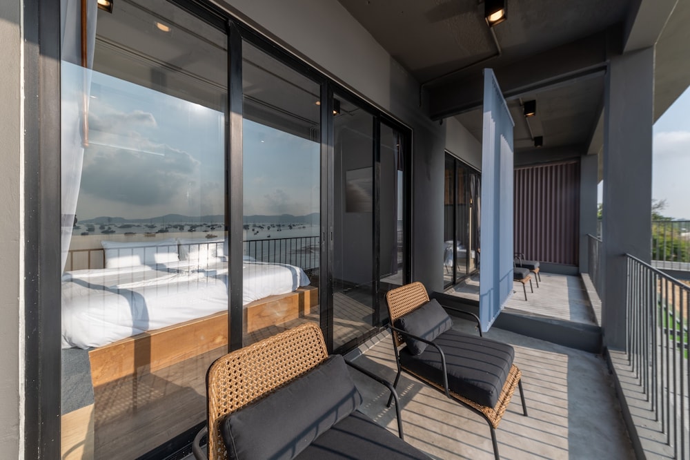 Arch39 Phuket Beach Front 19/36