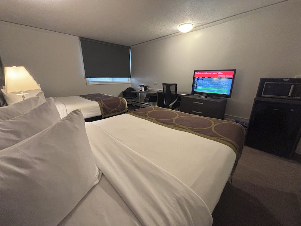 Super 8 by Wyndham Macleod Trail Calgary 15/60