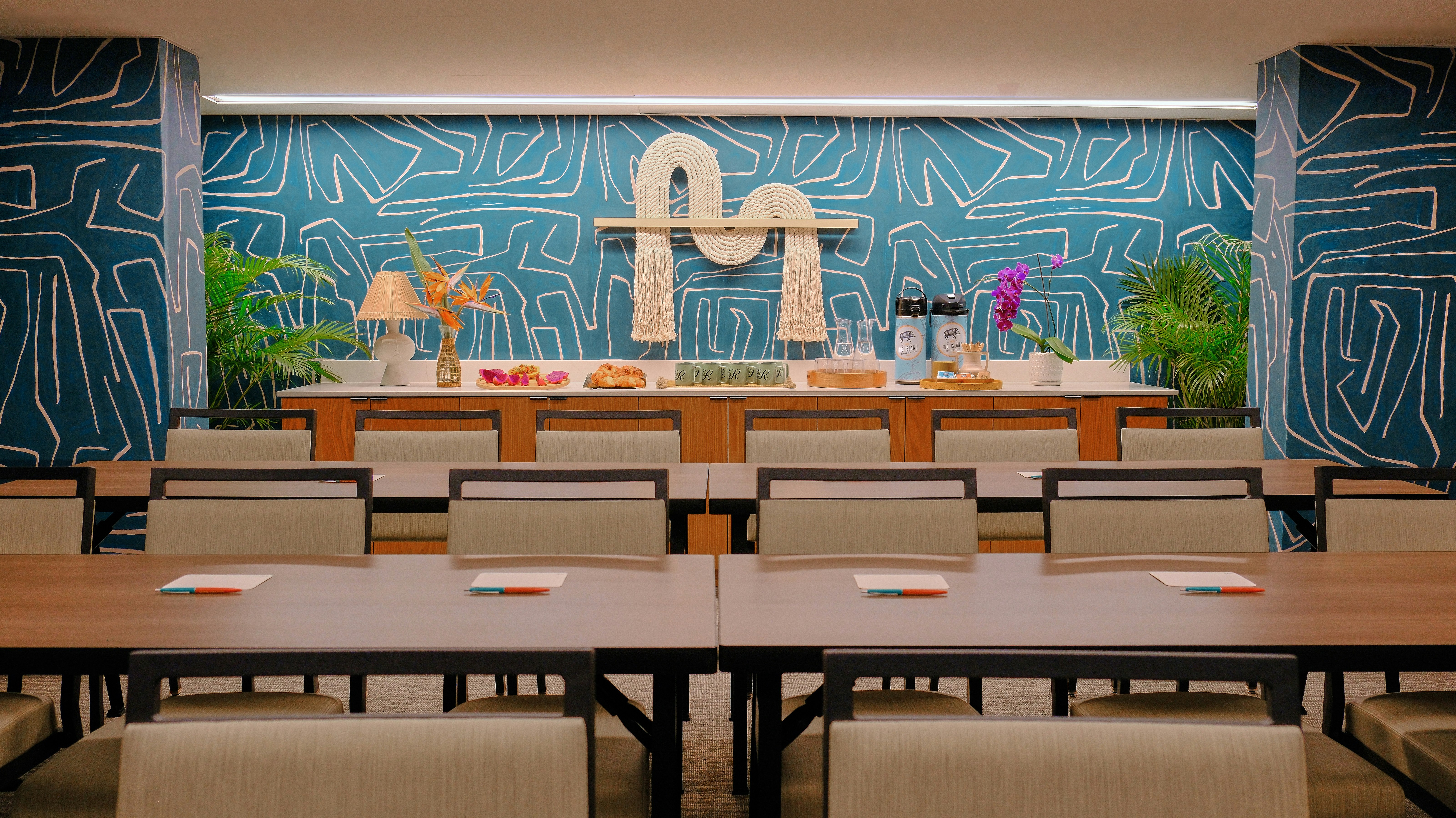 The Ambassador Hotel of Waikiki, Tapestry Collection by Hilton 51/60