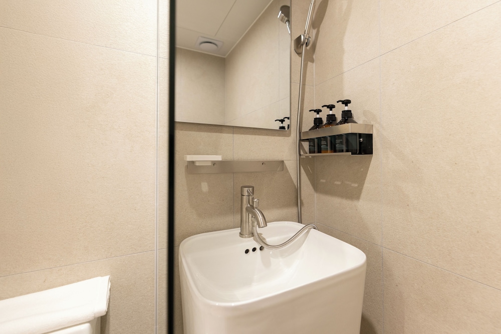 Namsan, Standard, Double Bed, with View، Myeongdong Guesthouse Como 4/4