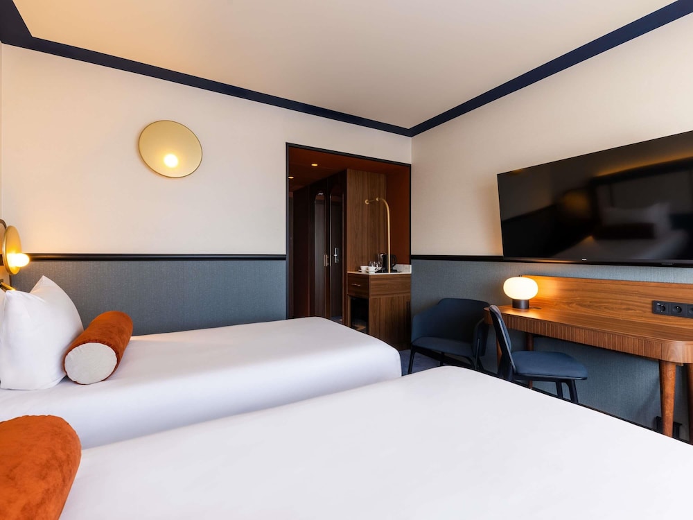 Classic, Twin Beds