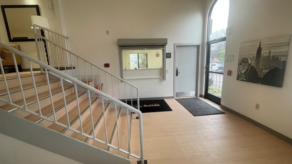 Sonesta Simply Suites Memphis 25/50