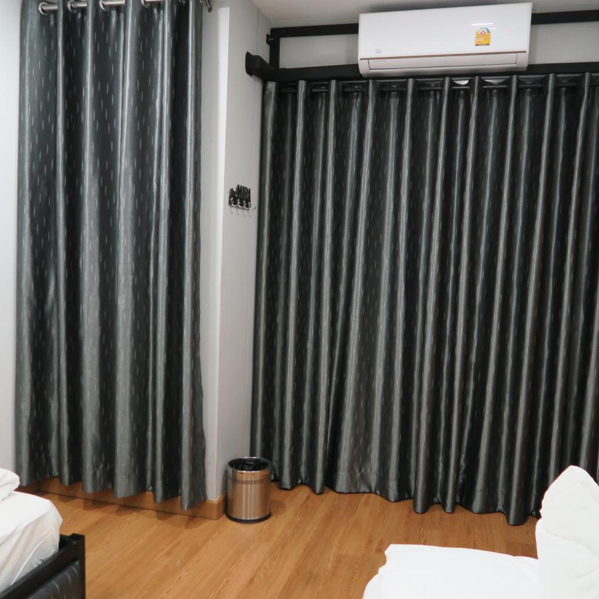 غرفة بسريرين منفصلين بحمام مشترك، The Mira Hotel Chiang Rai 6/10
