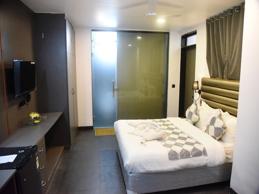 TICLO RESORTS 12/47