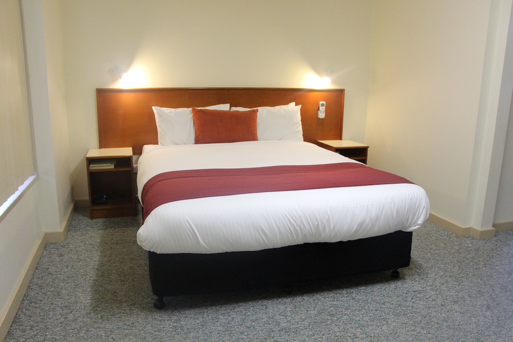 PIONEER WAY MOTEL 20/55