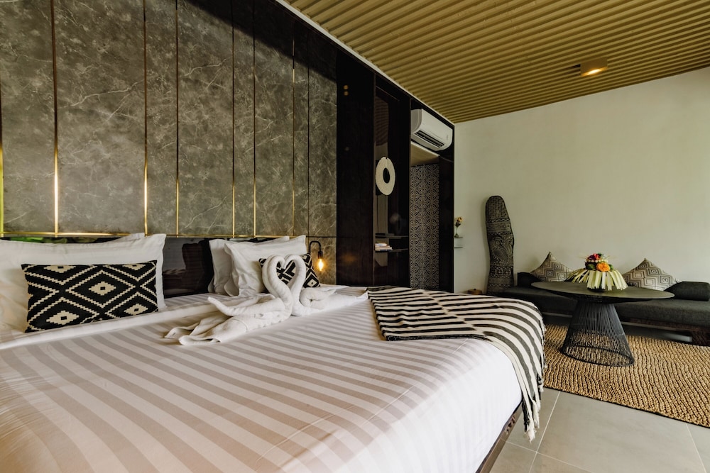 1 BEDROOM, VILLA, WITH POOL