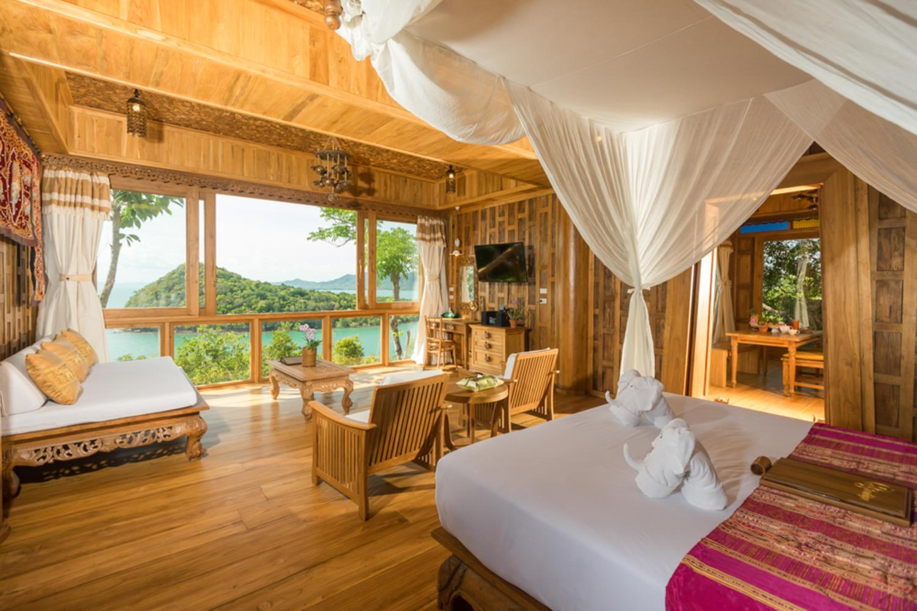 Seawater, Pool, Suite, King Bed, Sofa