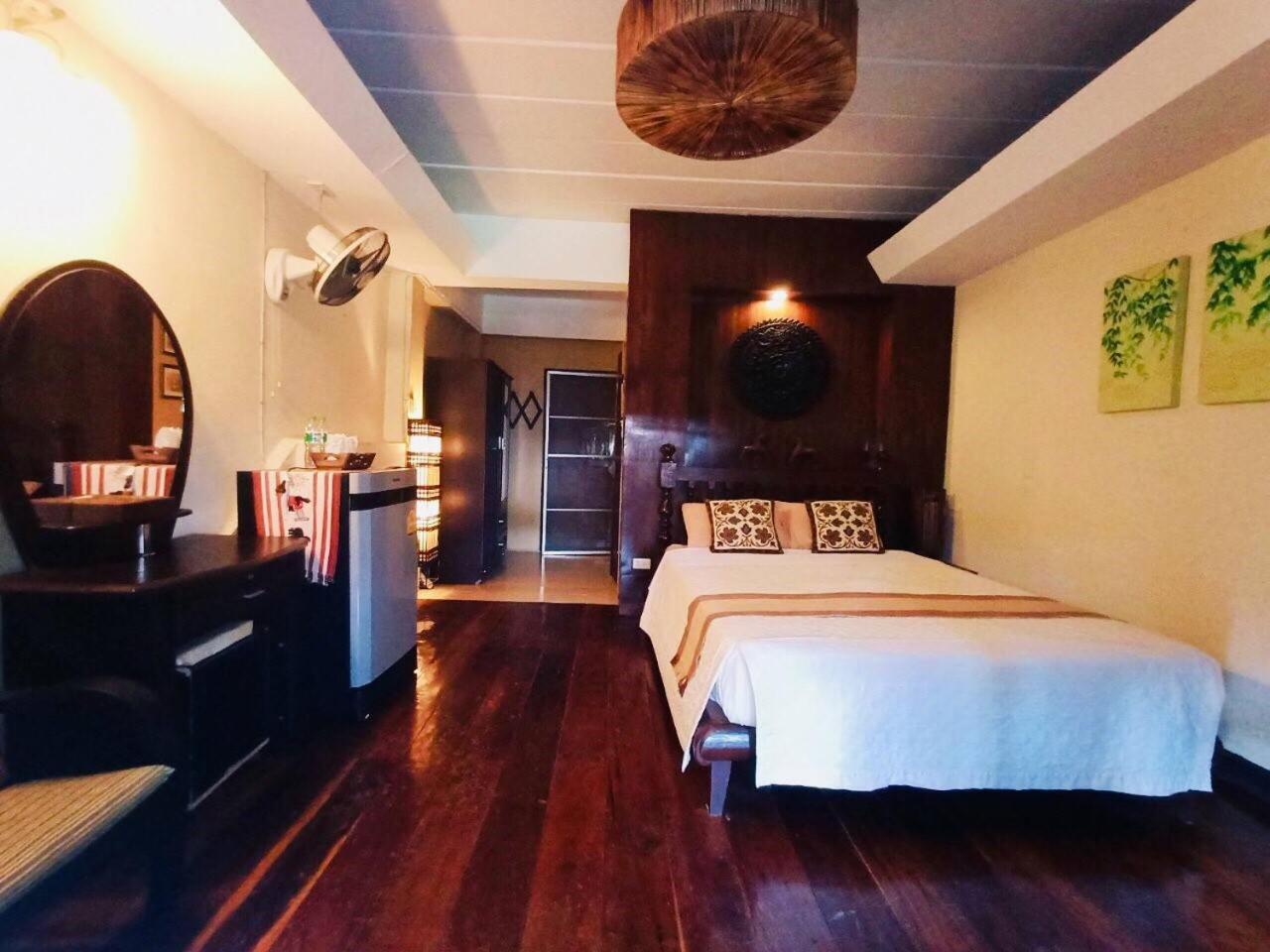 Tawan, Deluxe