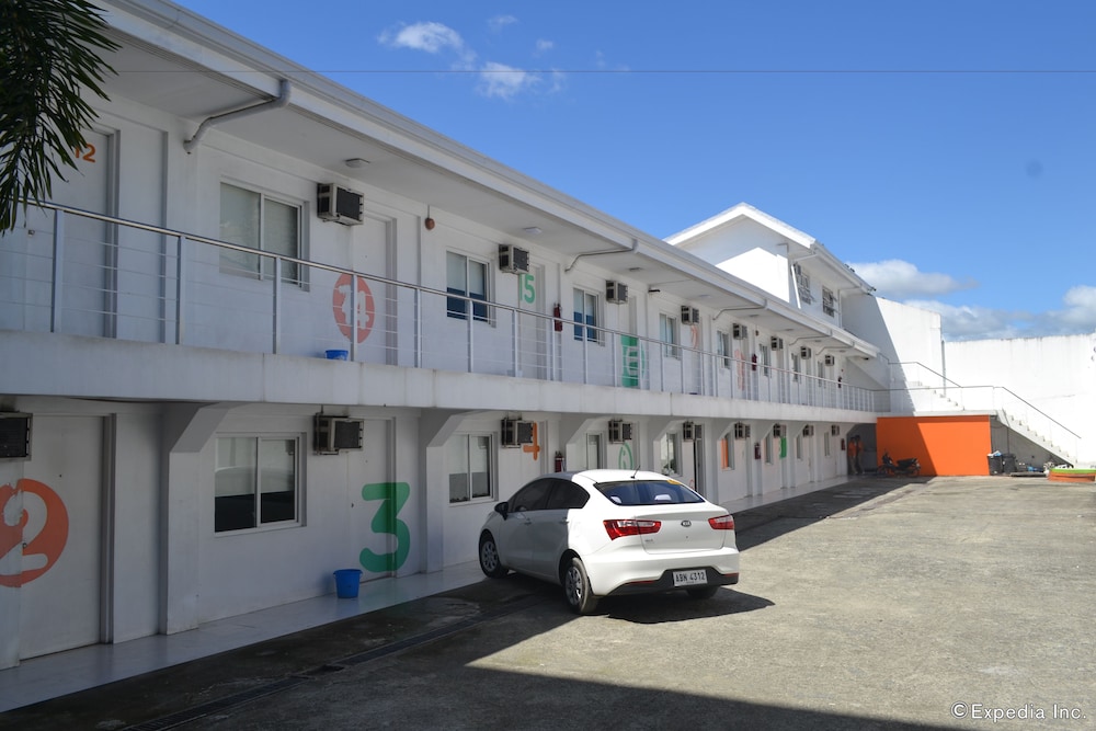ISLANDS STAY HOTEL MACTAN 21/25