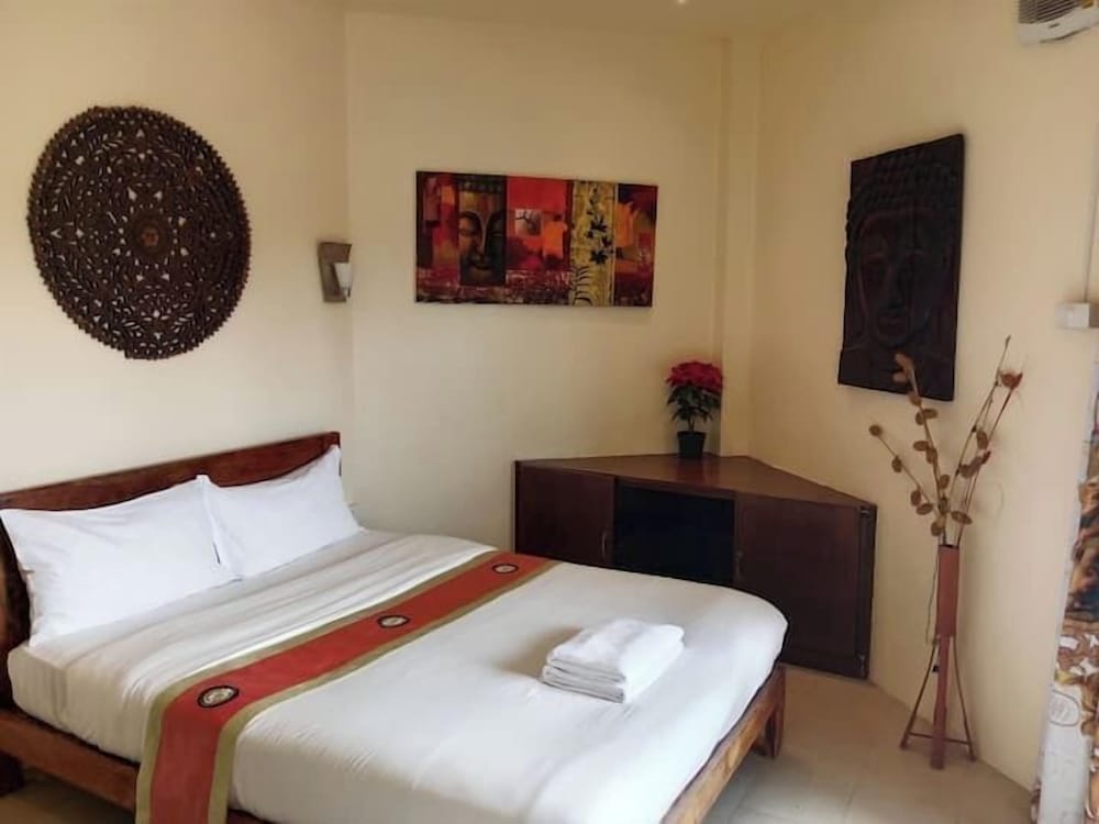 EXCLUSIVE, STUDIO, SUITE