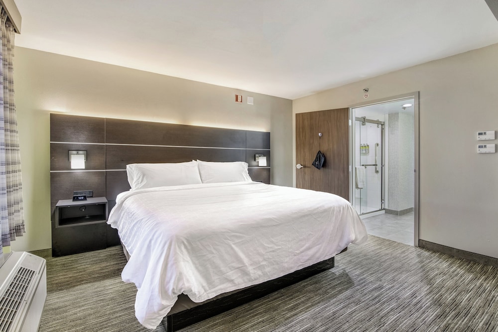 Suite, King Bed, Extra Floor Space