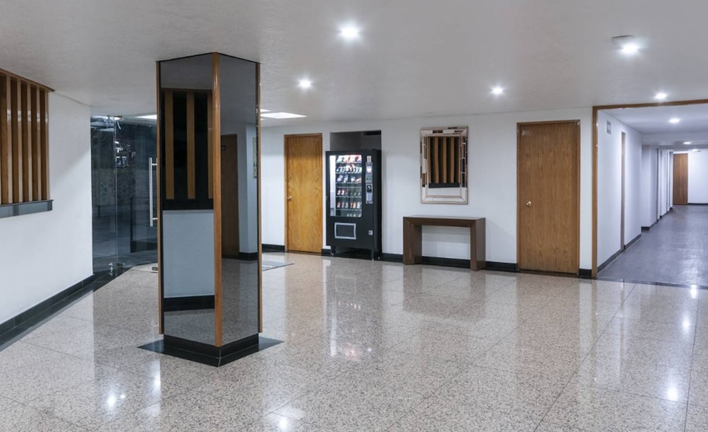 Hotel San Lucas 5/66
