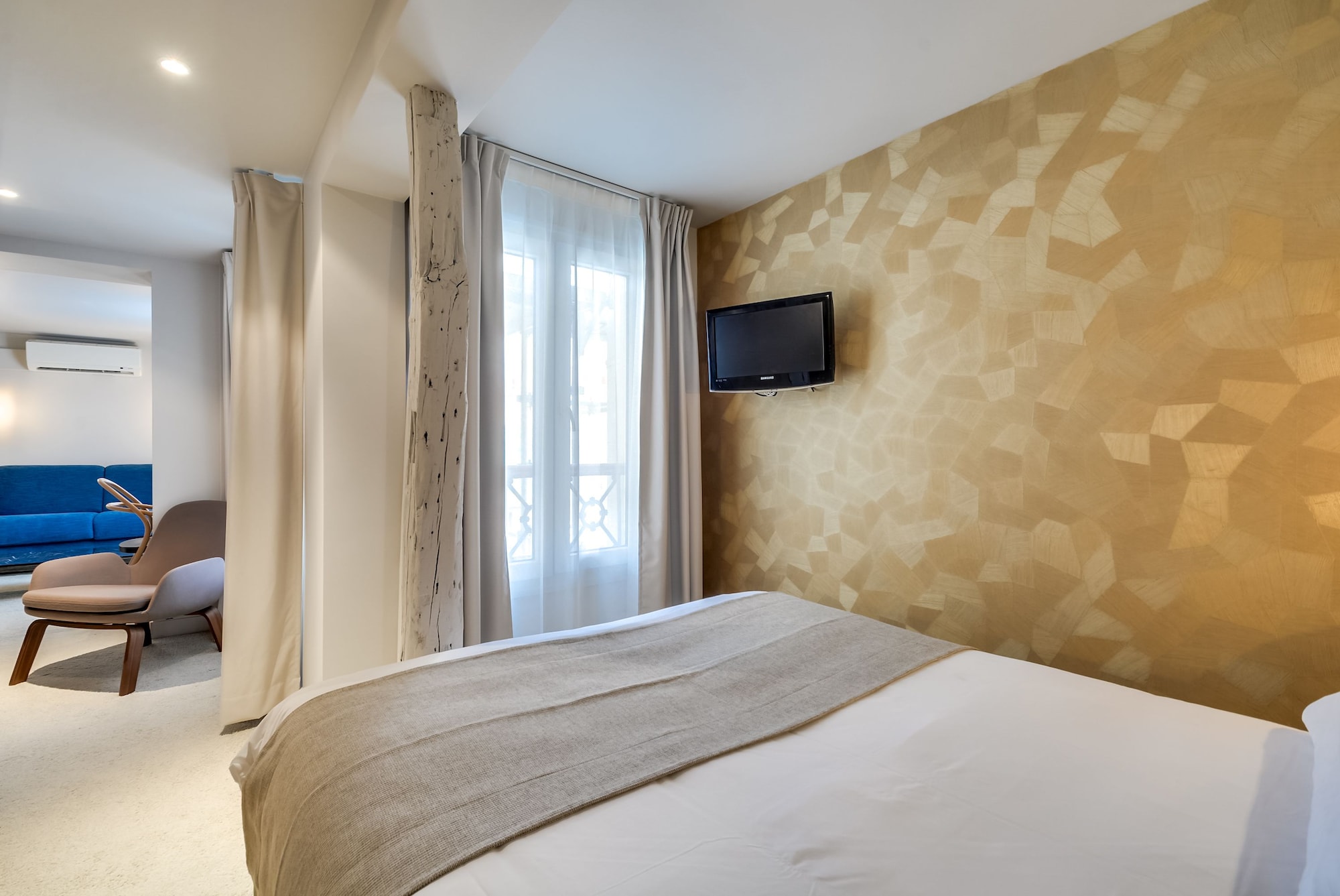 1 BEDROOM, SUITE