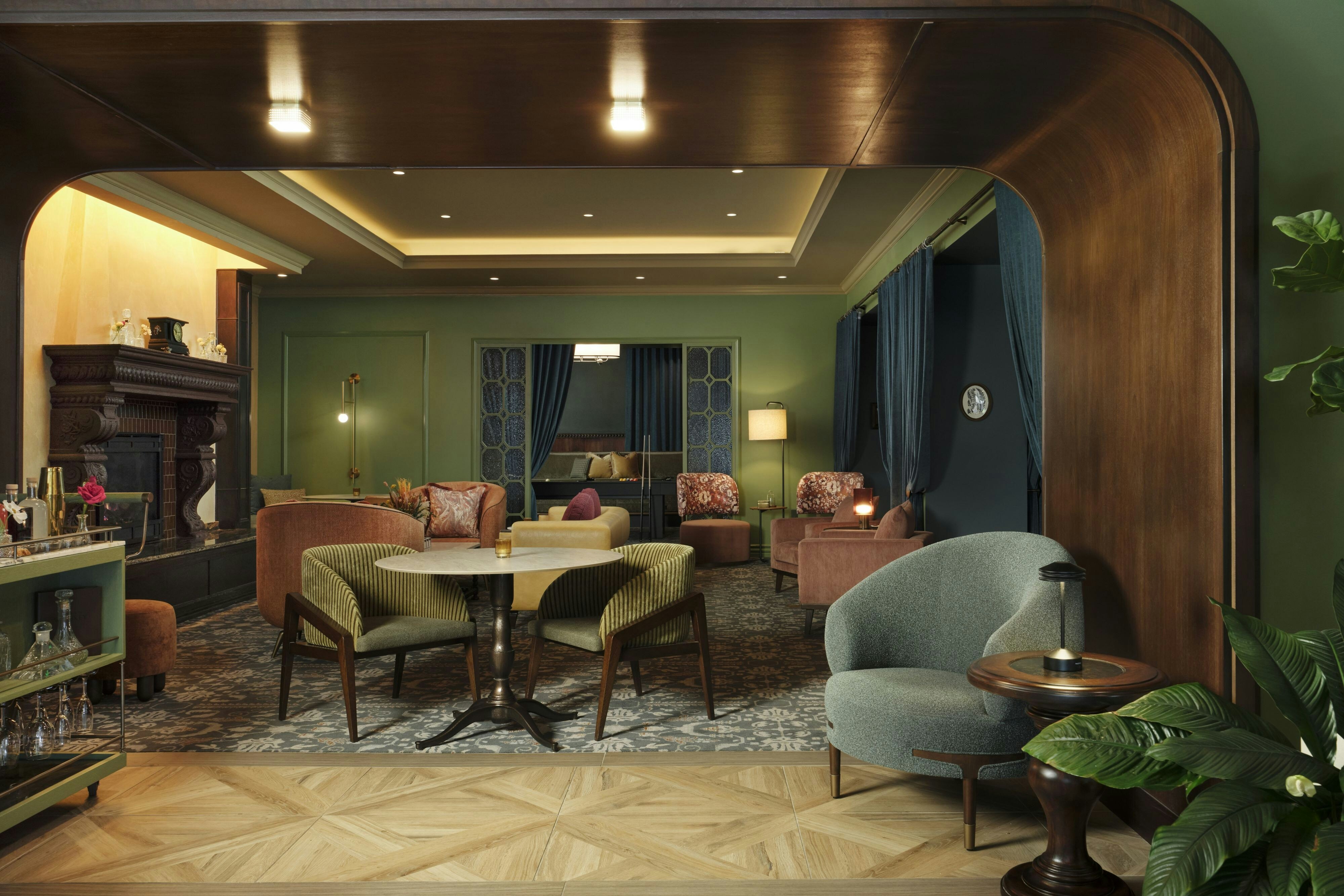 The Davenport Lusso, Autograph Collection 10/14