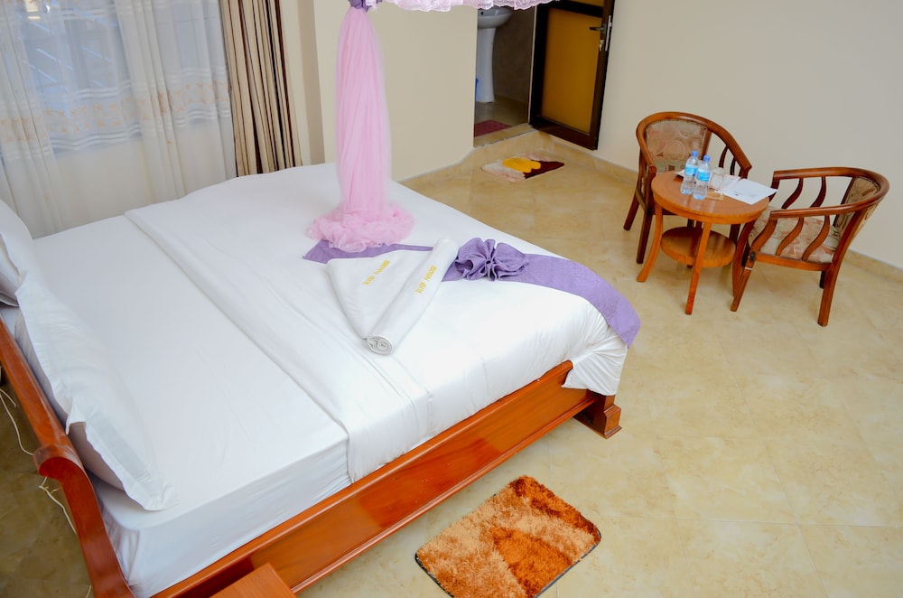 Silver Paradise Hotel 13/31