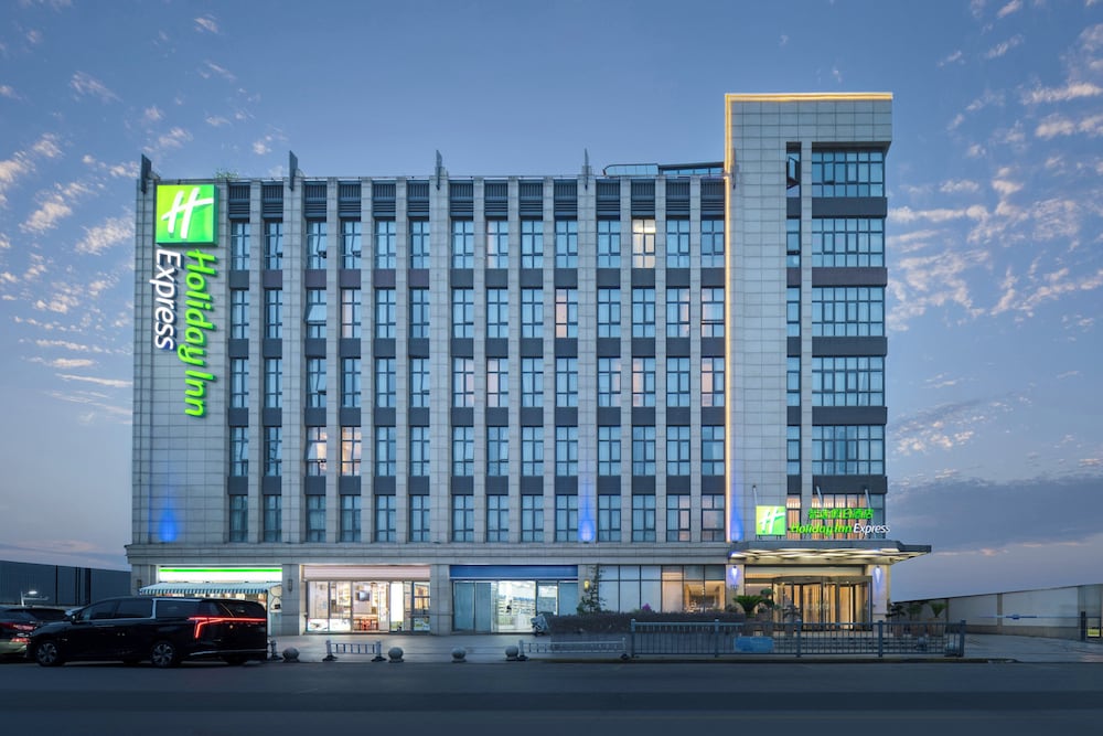 Holiday Inn Express Shanghai Hongqiao North 3/70
