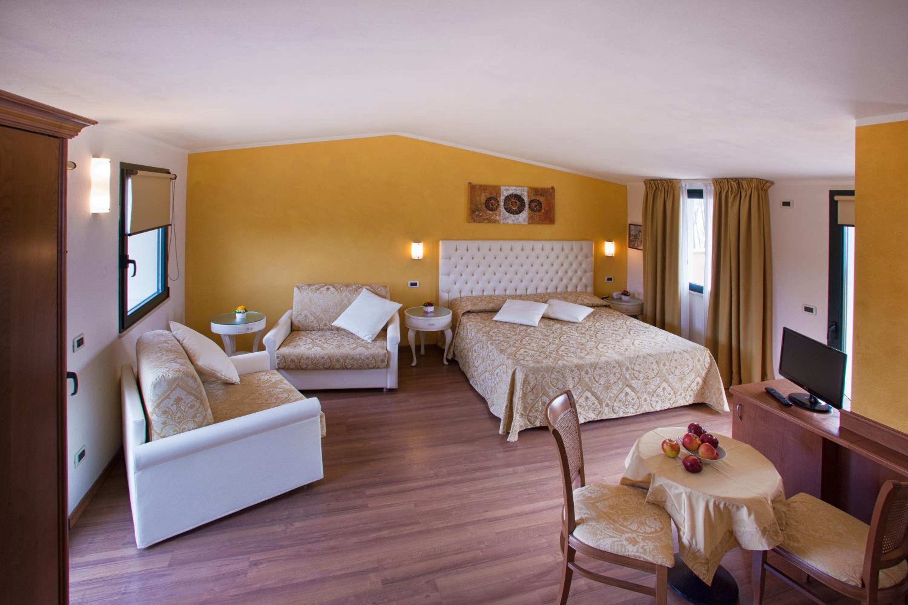 Family Suite, Hotel La Rondine 2/3