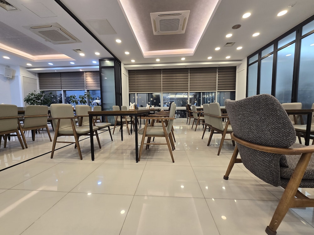 Narsha Hotel 43/53