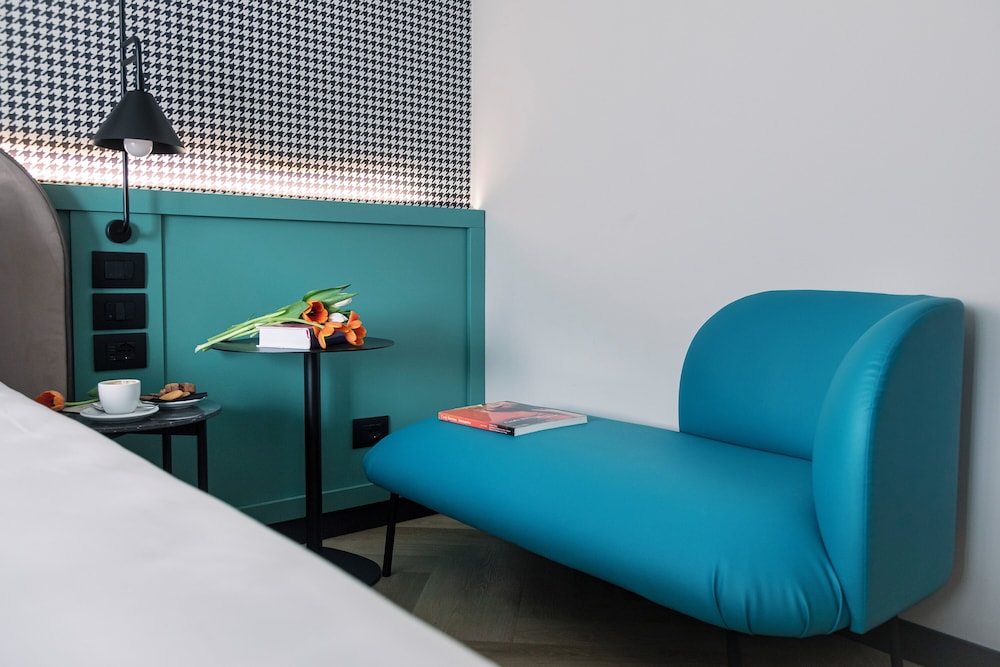Living Place Hotel 87/105