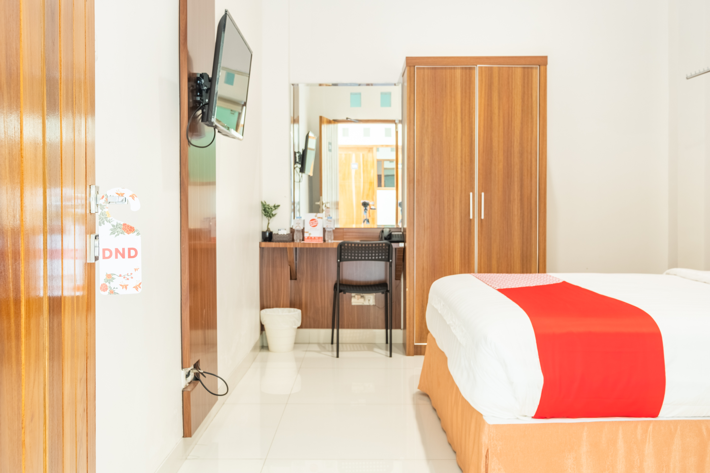 OYO 1308 Darmo Residence 14/27