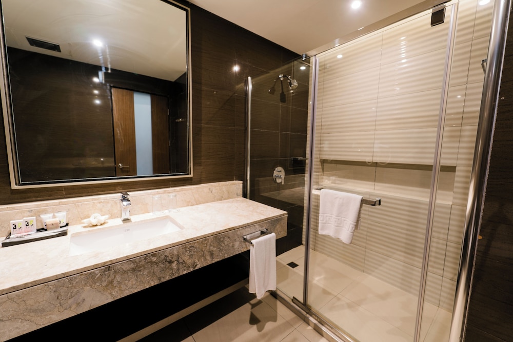 Zuri Hotel Iloilo City 50/50