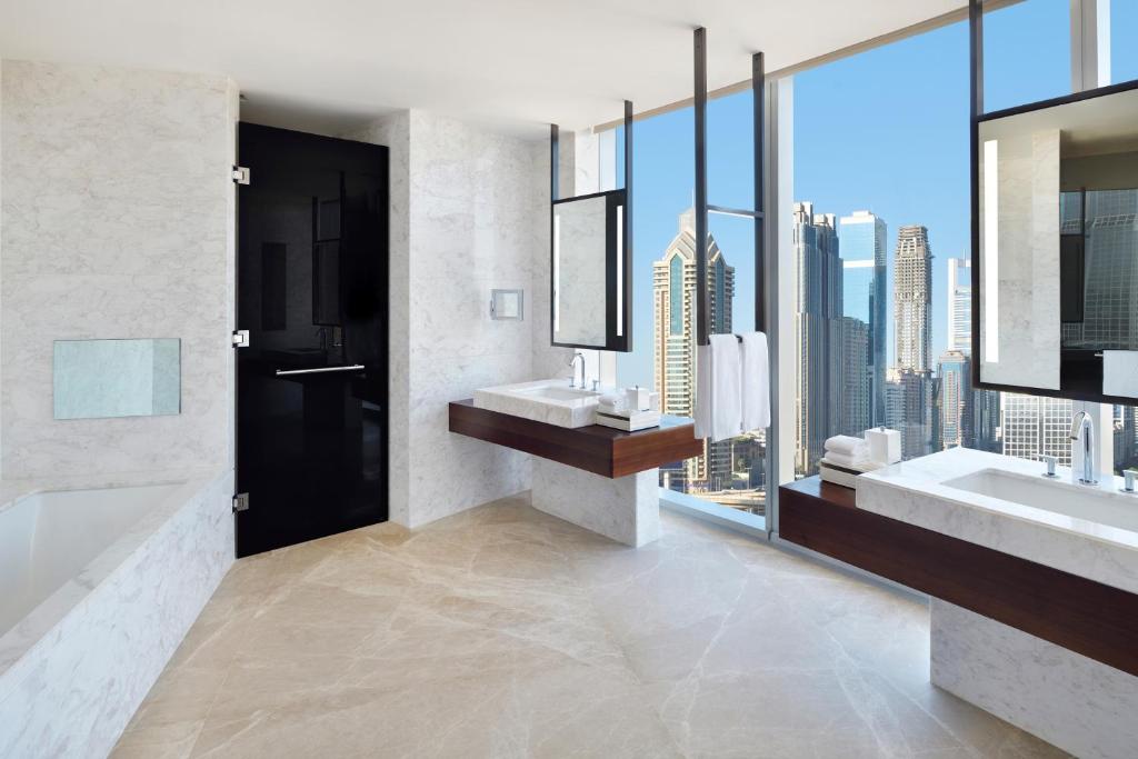 غرفة كلوب بسرير مزدوج، Address Sky View, Downtown Dubai 2/2