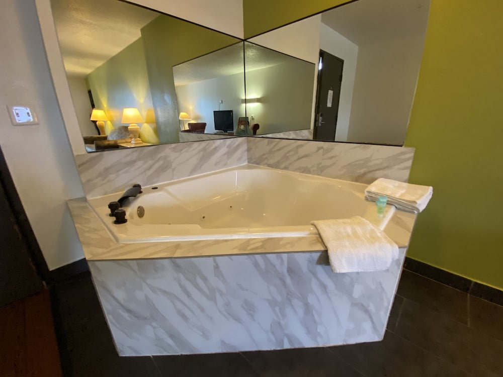 Travelodge Cleveland/Willoughby 17/29
