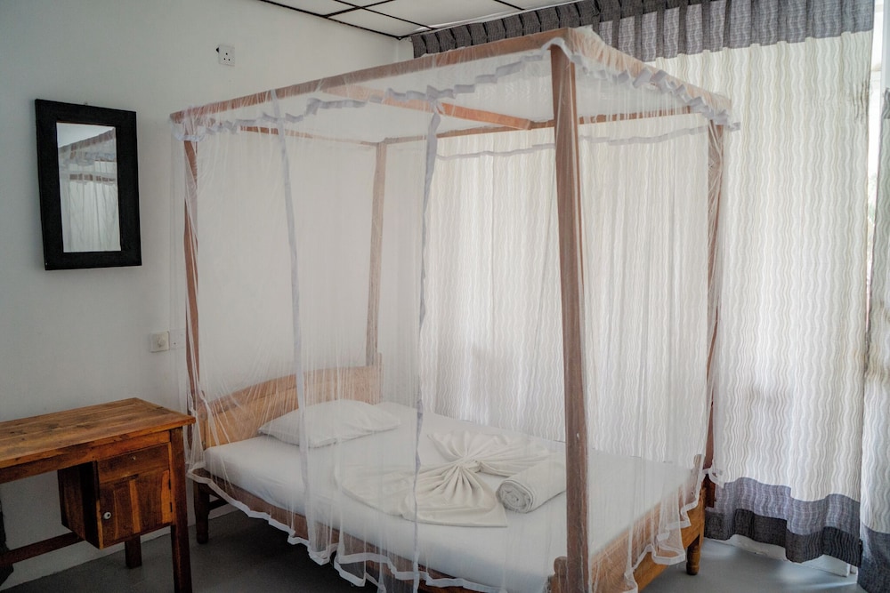 Asanka Surf House 8/40