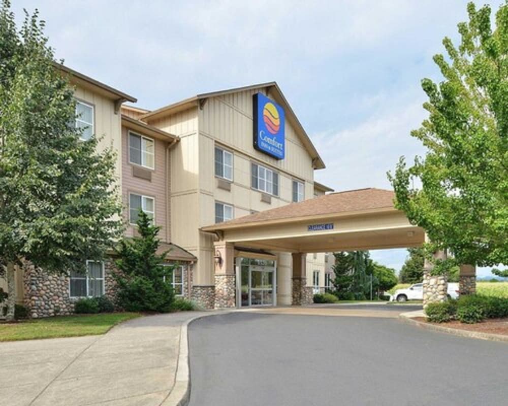 Comfort Inn and Suites McMinnville Wine Country 1/35