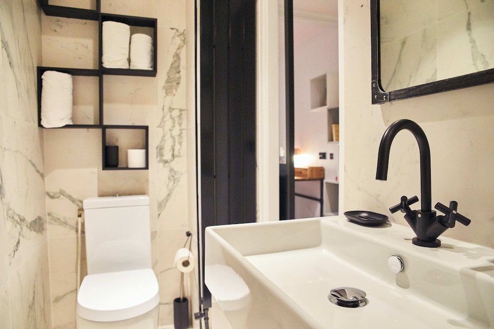 Madrigal Hotel Paris 42/47
