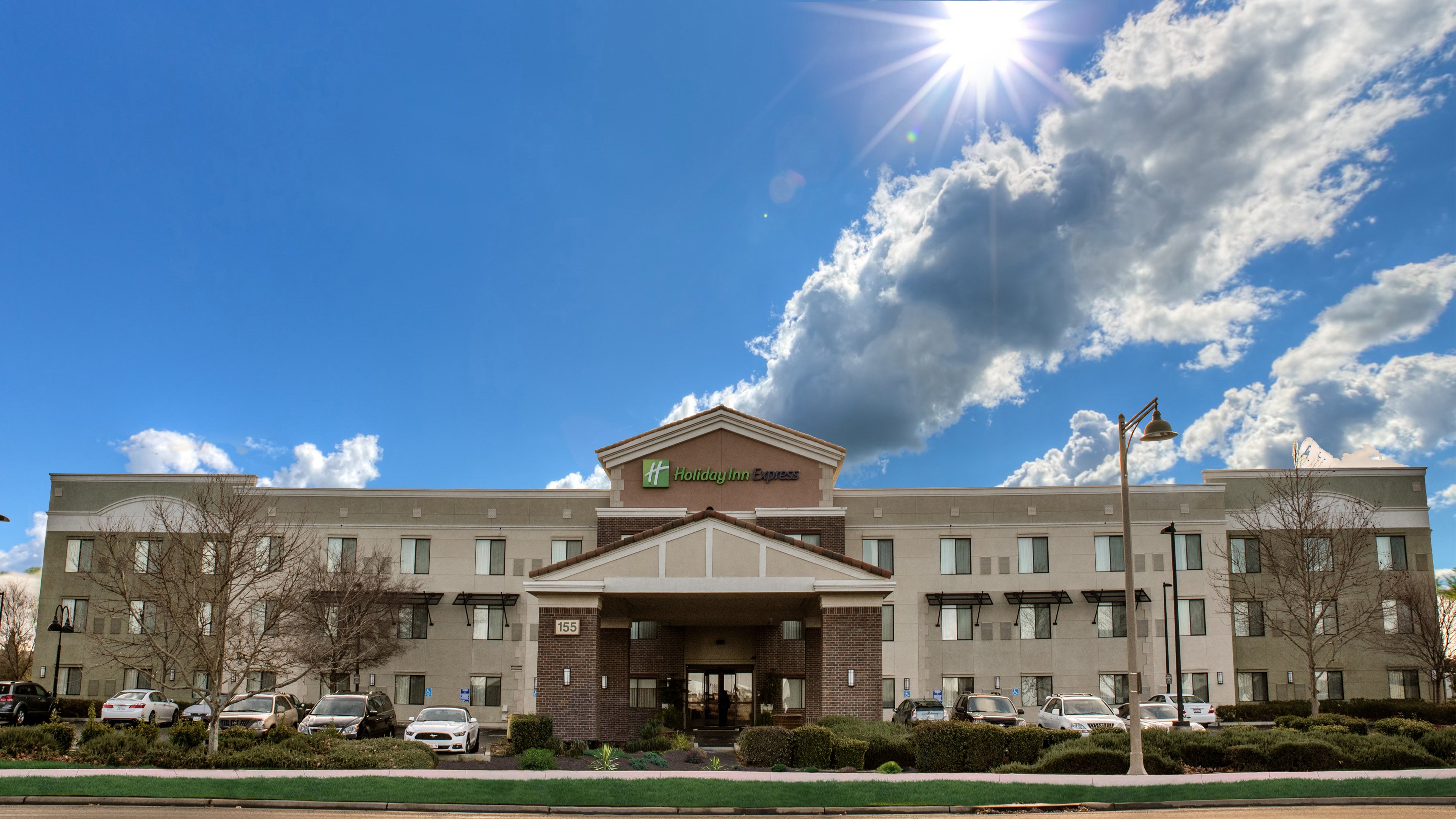 Holiday Inn Express Hotel & Suites Lincoln-Roseville Area 4/71
