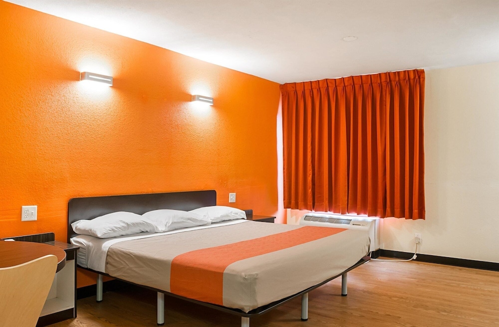 Motel6 New Orleans, LA - Near Downtown 15/30