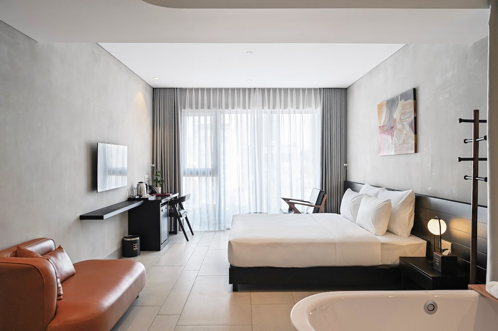 Triple E Hotel Metro Ben Thanh 22/50