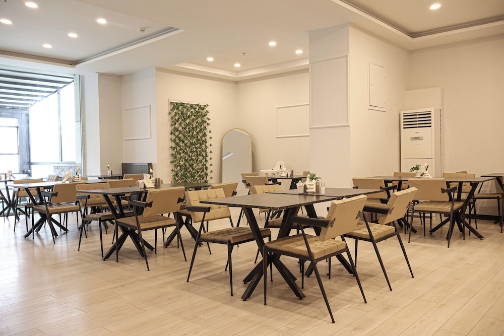 HOME PLUS Hotel & SEYHLI 30/42