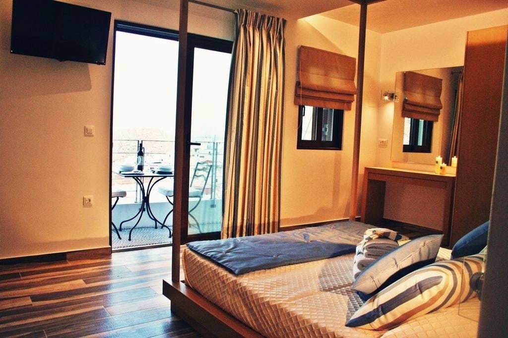 JUNIOR, DOUBLE BED, SEA VIEW, BALCONY