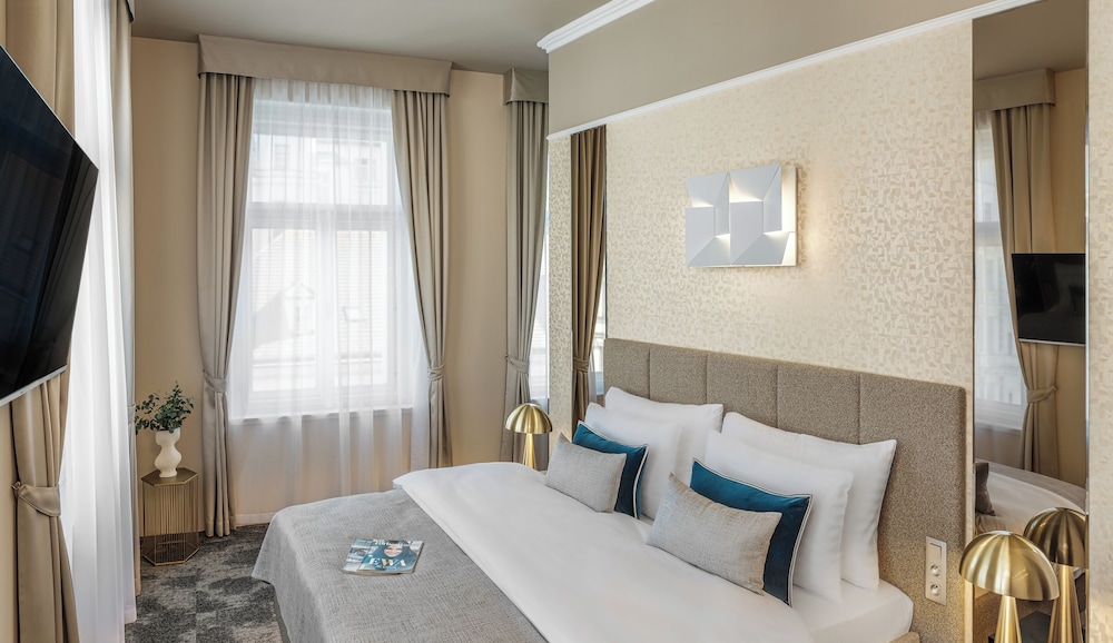 Hotel Maestro by Adrez 10/47