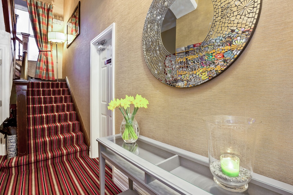 Bowness Bay Suites 3/31