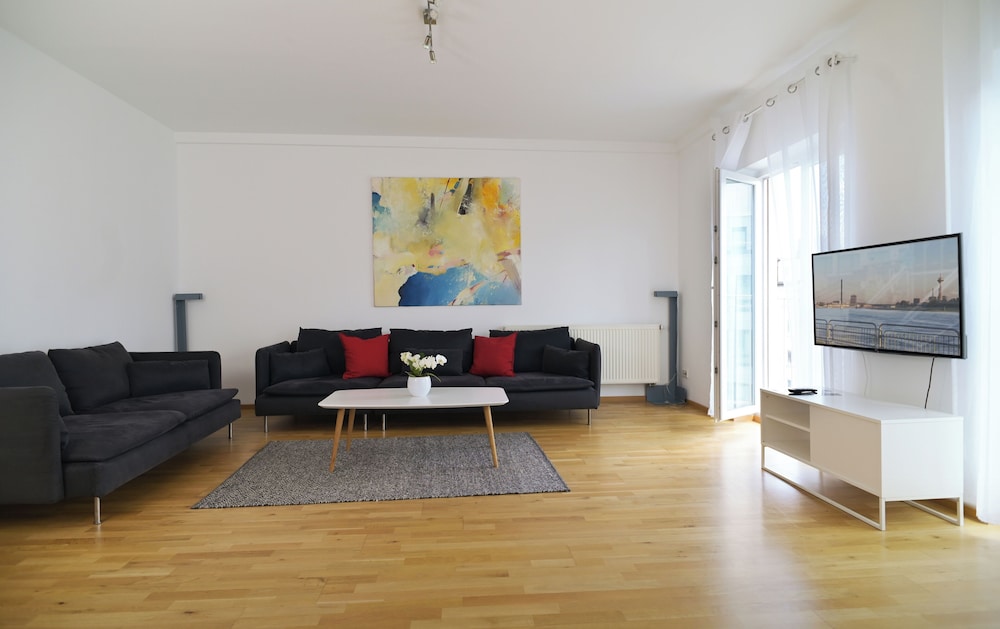 Graf-Adolf Apartments 53/69