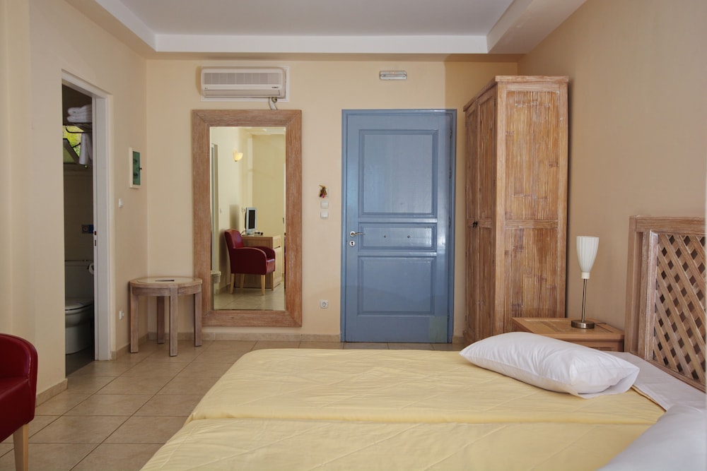 Alonissos Beach Bungalows And Suites Hotel 11/50