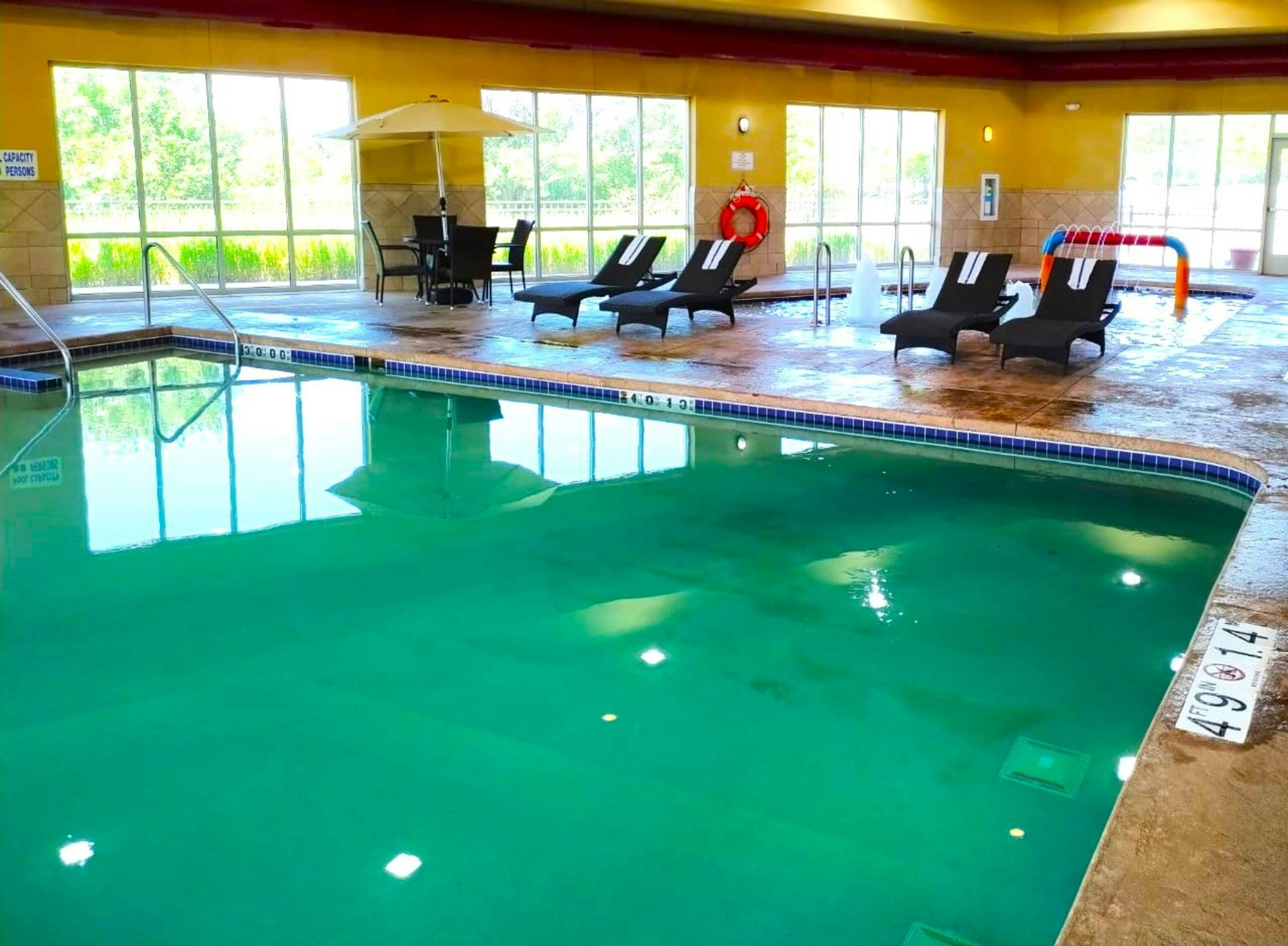 Holiday Inn Express And Suites Milwaukee Nw Park Place 38/79