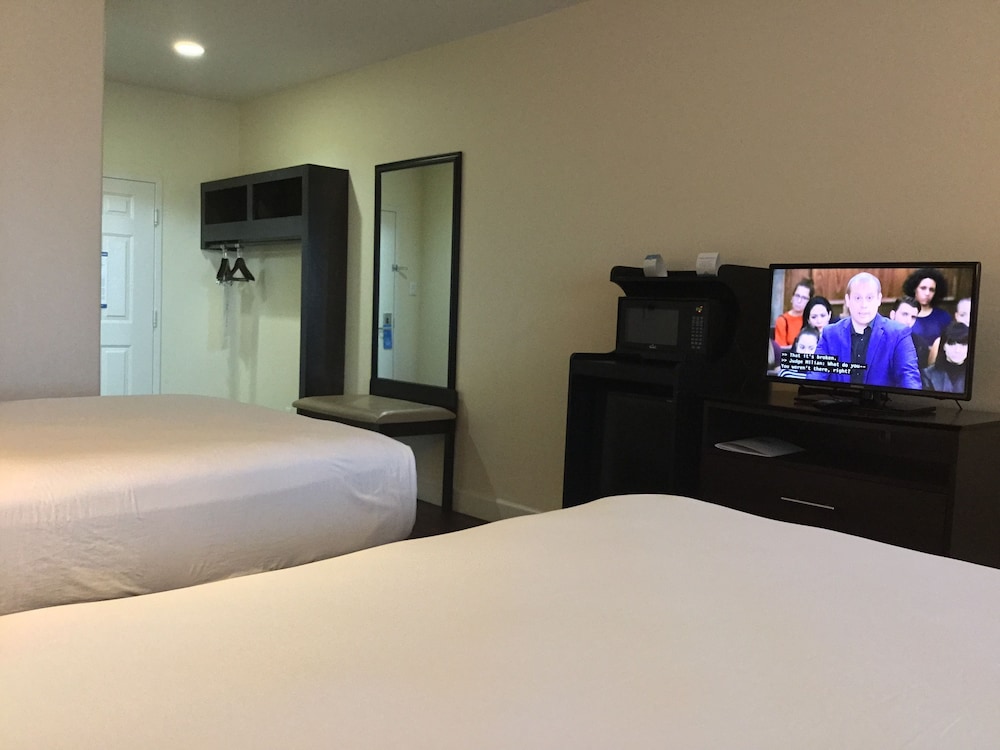 Days Inn & Suites By Wyndham Galveston West/Seawall 11/32