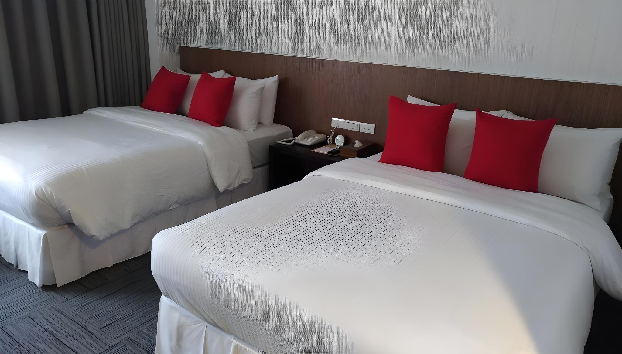 Deluxe, Quadruple, 2 Double Beds