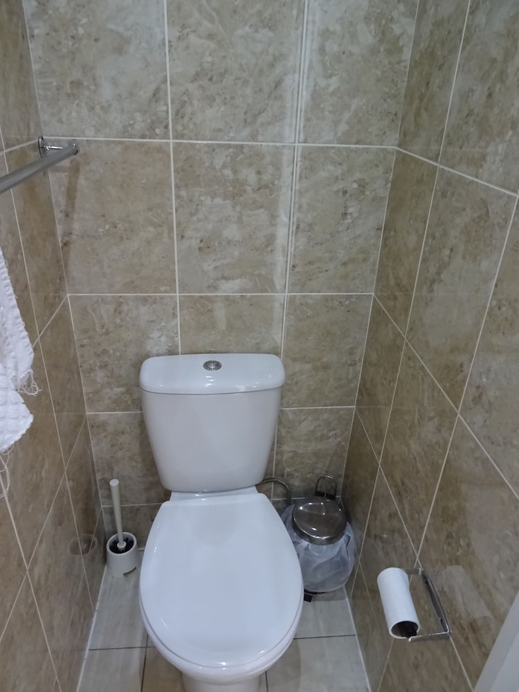 Gatwick Whitehouse Hotel 28/63