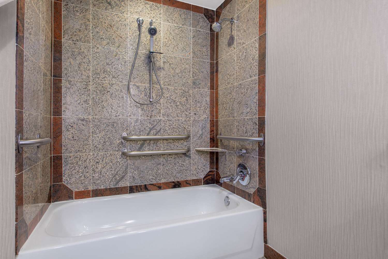 Days Inn by Wyndham Lanham Washington DC 37/40