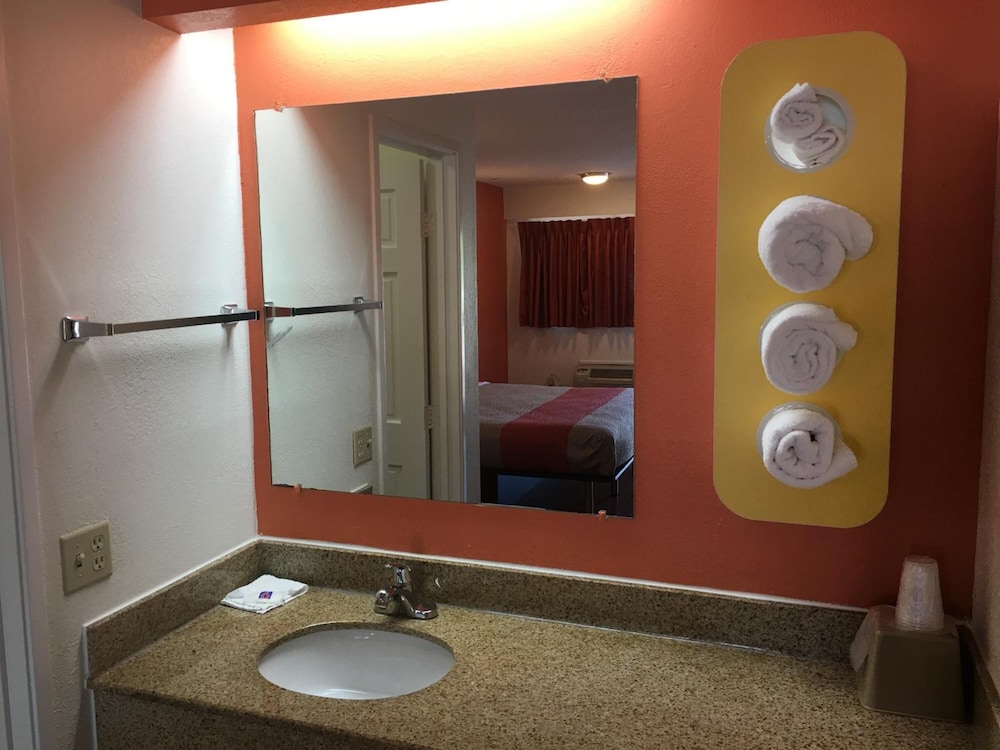 Motel6 Richmond, VA - Midlothian Turnpike 44/46